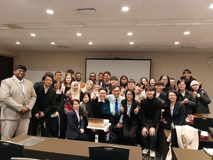 2025-01 Dean Liza Lee of our college presented the latest developments in early childhood music technology education at the Eurasia Research platform in Tokyo, Japan, engaging in academic exchanges with scholars from 15 countries.Image